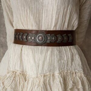 Vintage Avignon Brown Leather Embellished Metalwork Wide Belt size M Bohemian